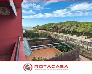 Vista exterior de Piso en venta en Rota con Aire acondicionado, Terraza y Piscina comunitaria