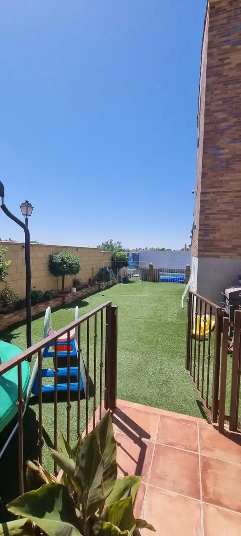 Jardín de Casa adosada en venta en Ugena con Aire acondicionado, Calefacción y Terraza
