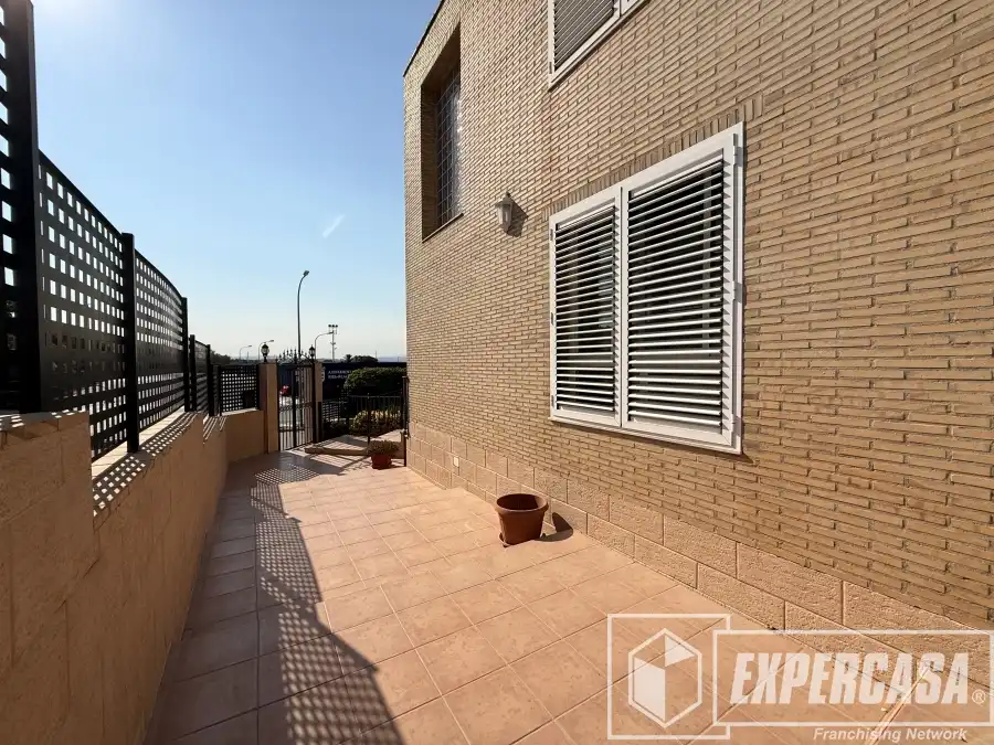 Terrassa de Casa o xalet en venda en Riba-roja de Túria amb Aire condicionat, Calefacció i Terrassa