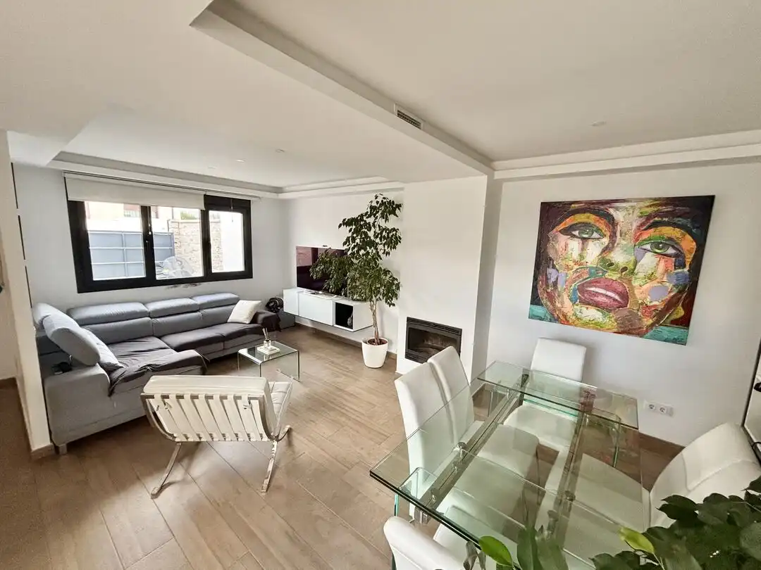 Sala de estar de Casa adosada en venta en Olías del Rey con Aire acondicionado, Calefacción y Piscina