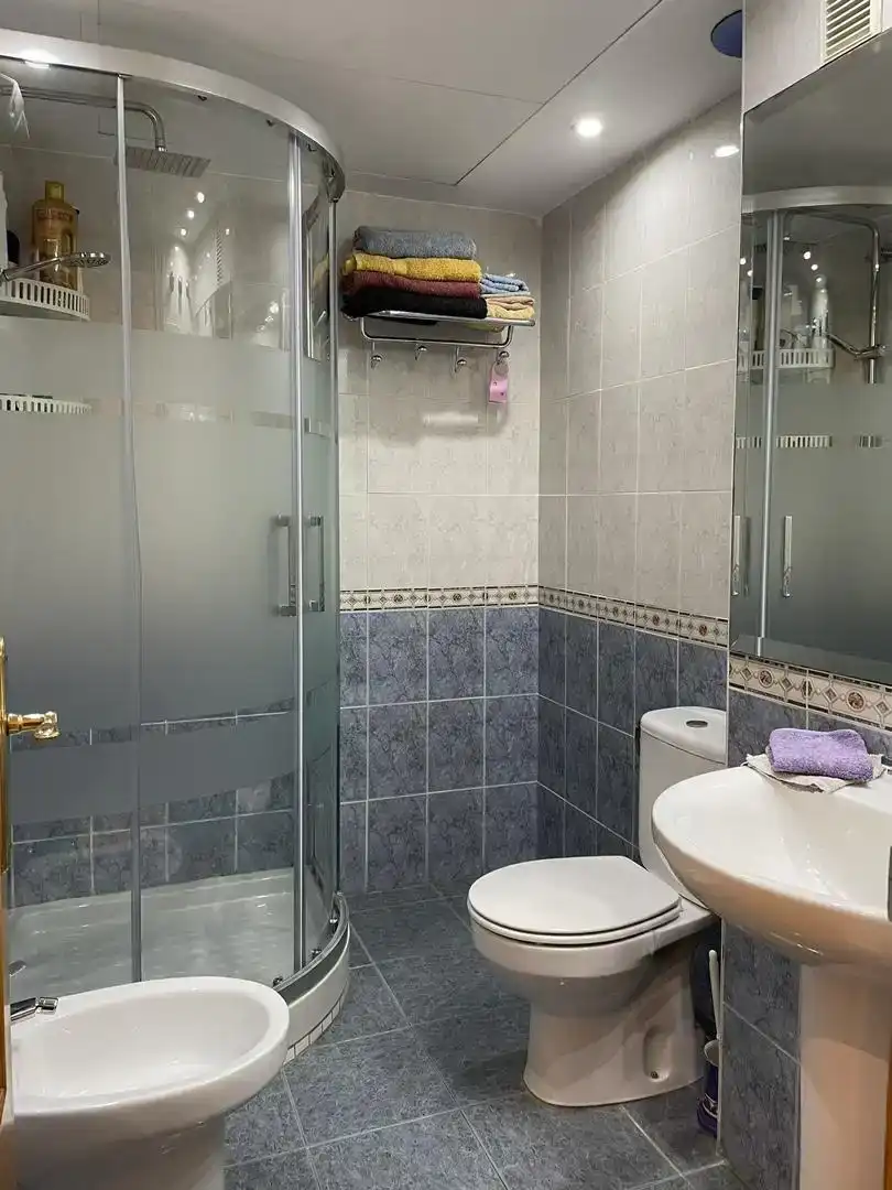 Bany de Apartament per a compartir en Torremolinos amb Aire condicionat, Moblat i Balcó