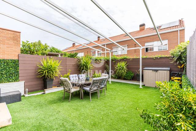 Casa adosada en Venta en Sector B