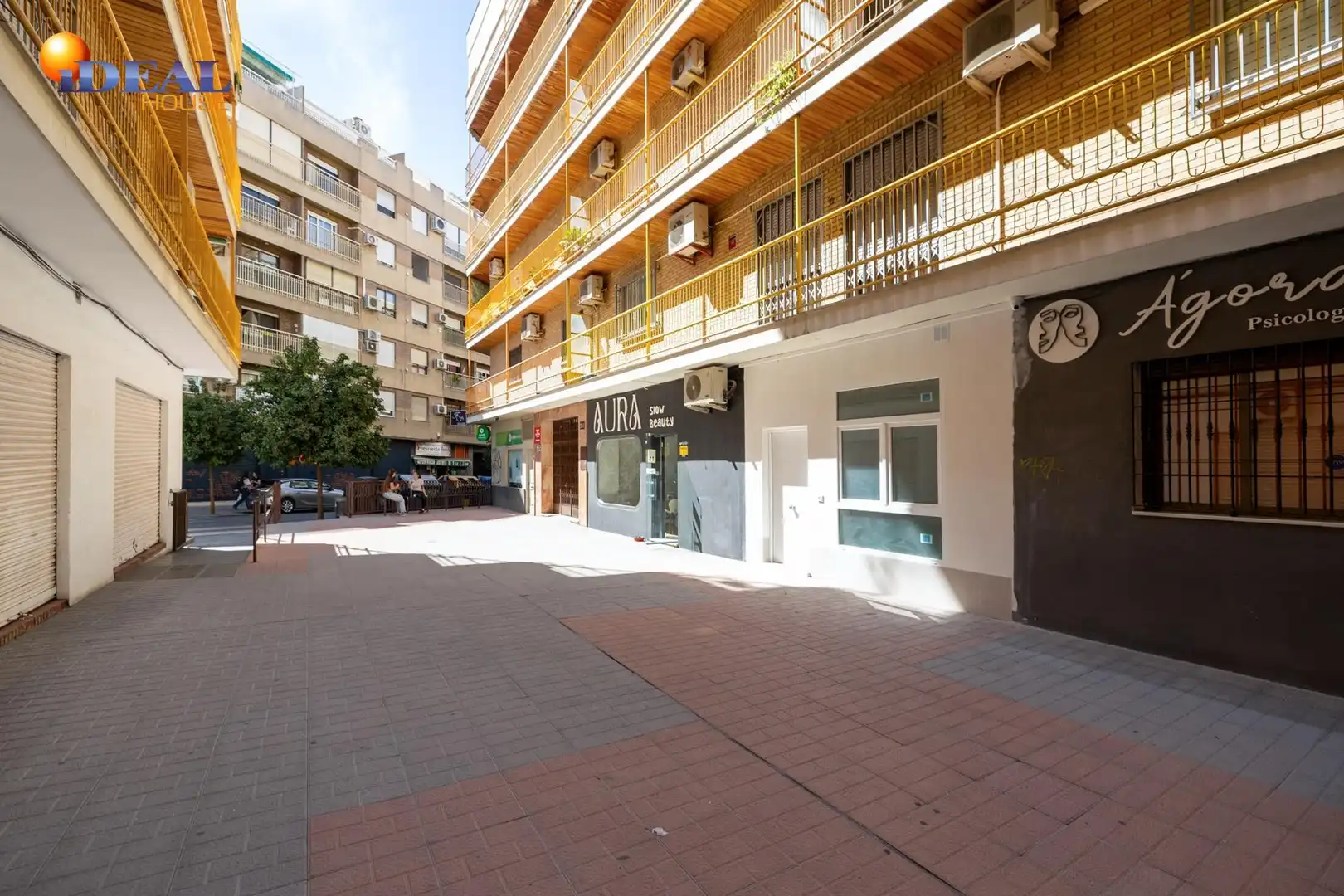 Vista exterior de Estudi en venda en Granada