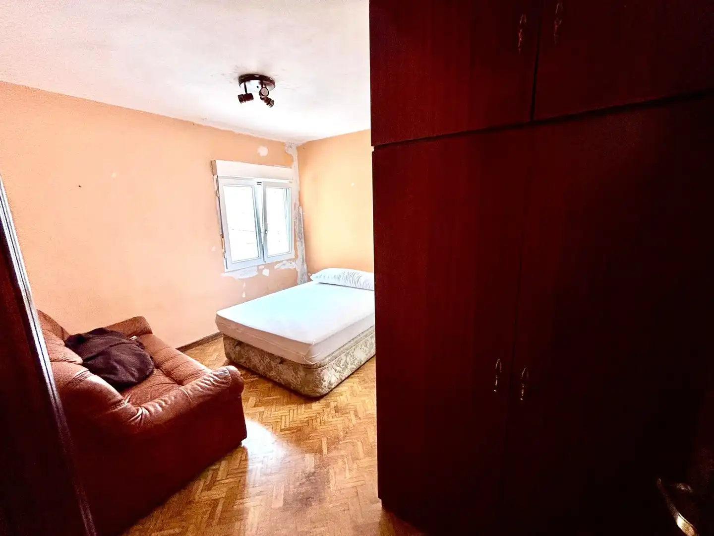 Habitación de Piso en venta en Gijón  con Calefacción, Parquet y Amueblado