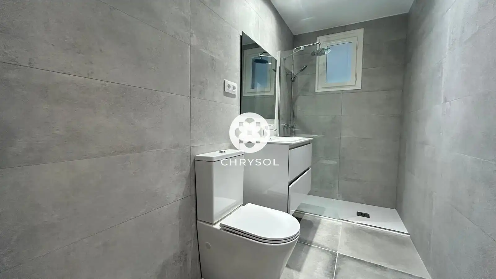 Bathroom of Office for rent in Barcelona  with Air Conditioner and Heating