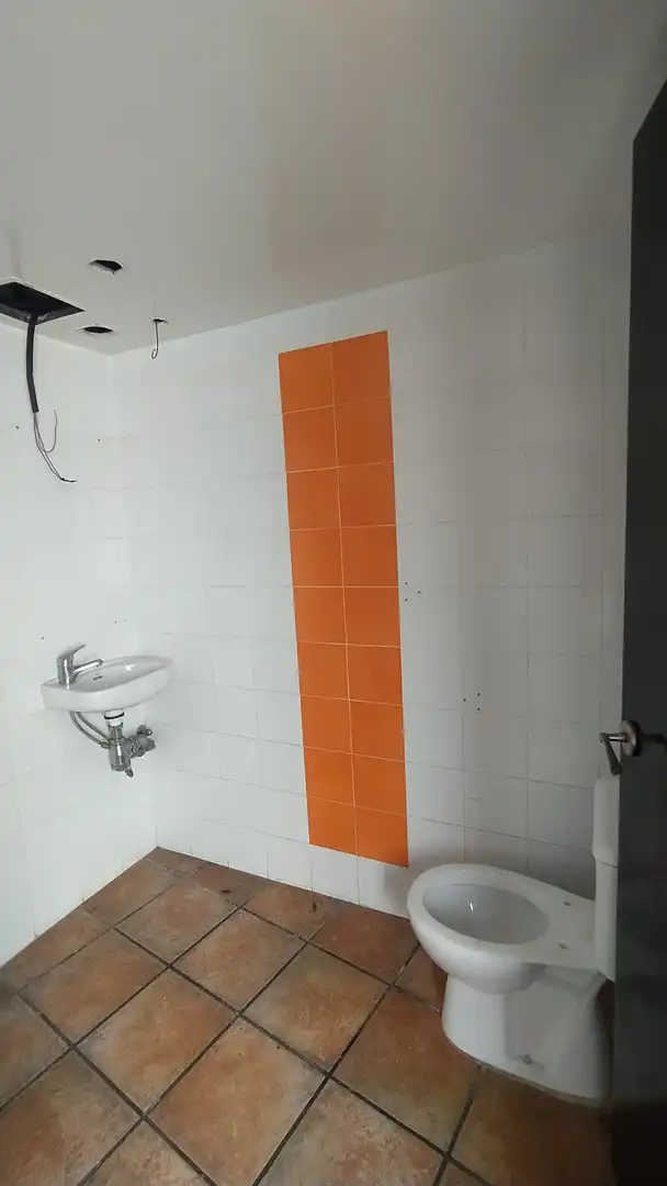 Baño de Local de alquiler en Cádiz