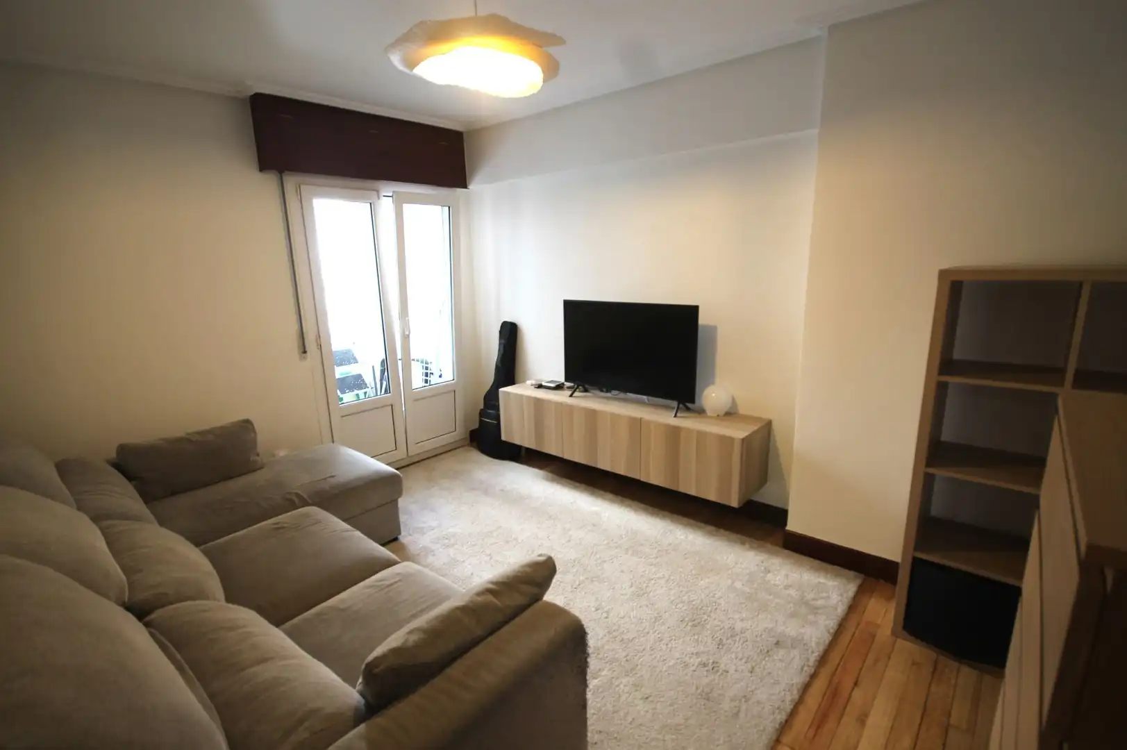 Sala de estar de Piso en venta en Santurtzi  con Terraza, Trastero y Amueblado