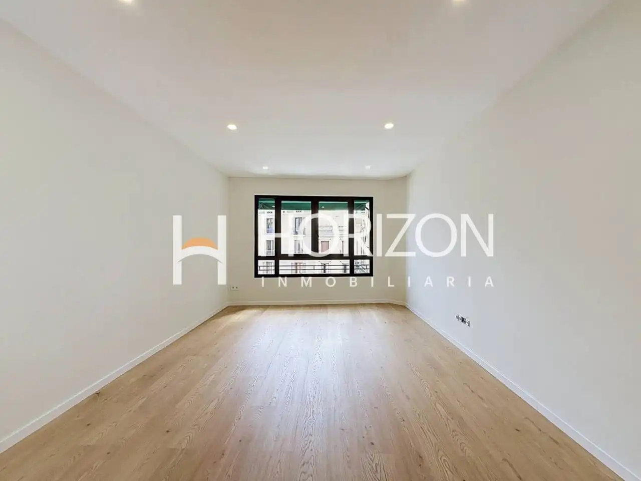 Wohnzimmer von Wohnung zum Verkauf in Barcelona mit Klimaanlage, Heizung und Parkett