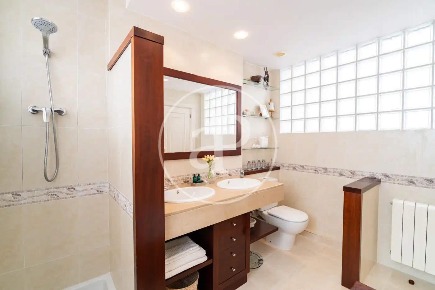 Bathroom of Flat for rent in Barcelona  with Air Conditioner, Heating and Terrace