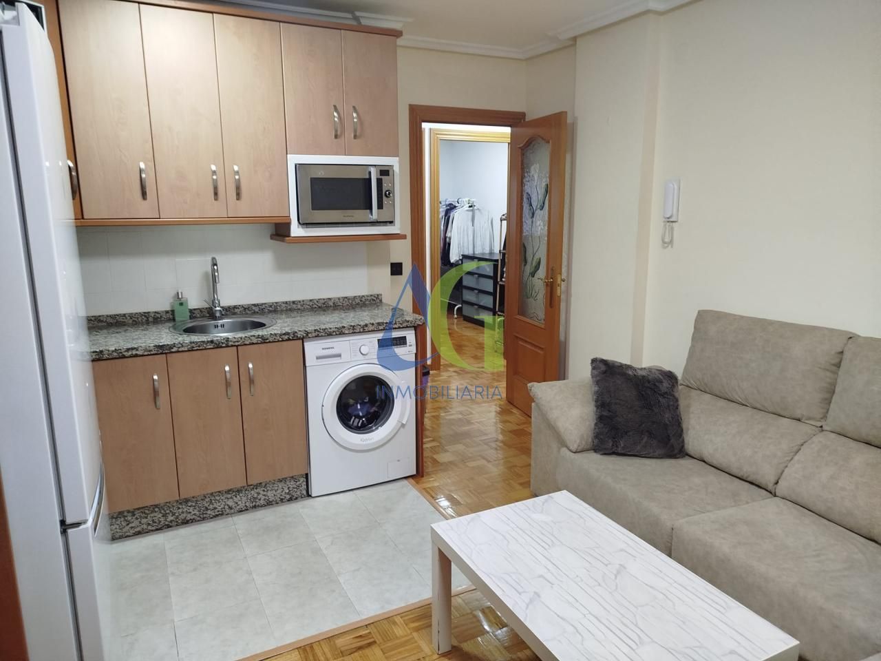 Cocina de Apartamento en venta en León Capital  con Calefacción, Parquet y Amueblado
