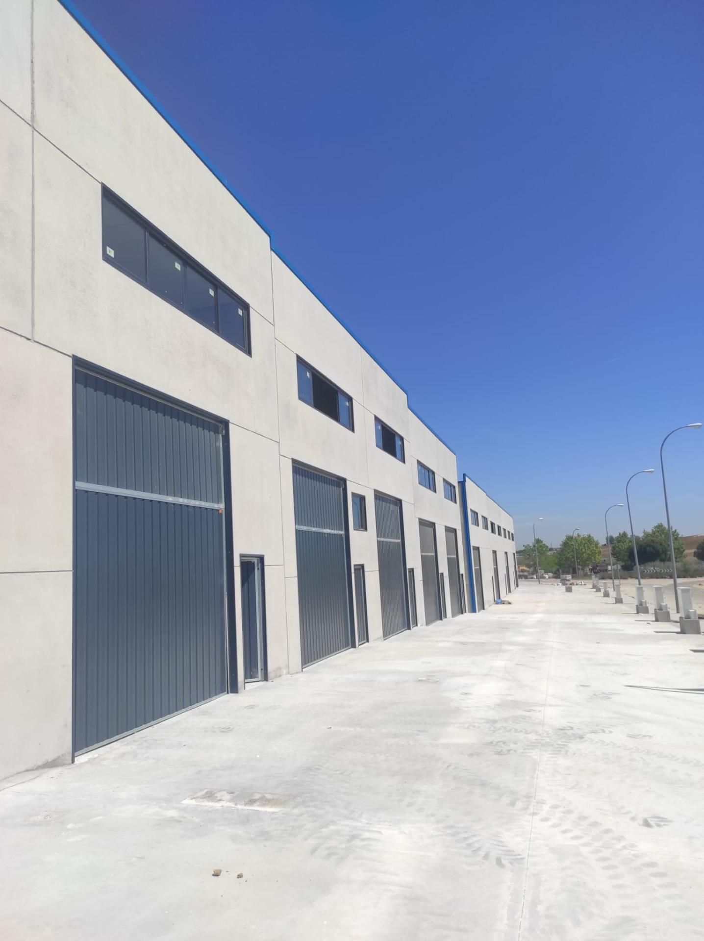 Vista exterior de Nau industrial en venda en Arroyomolinos (Madrid)