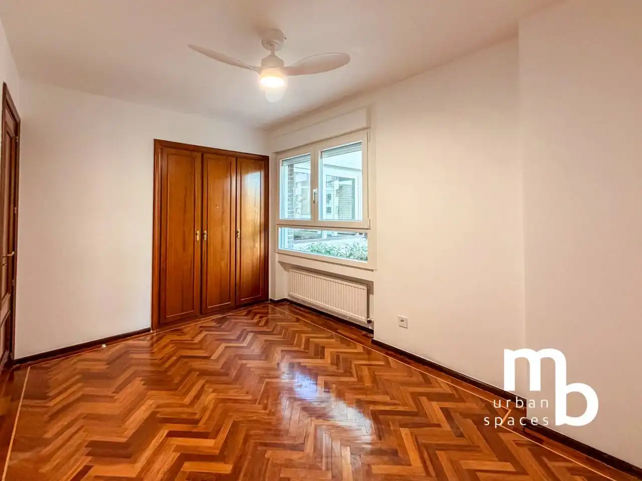 Bedroom of Flat for rent in Fuencarral - El Pardo