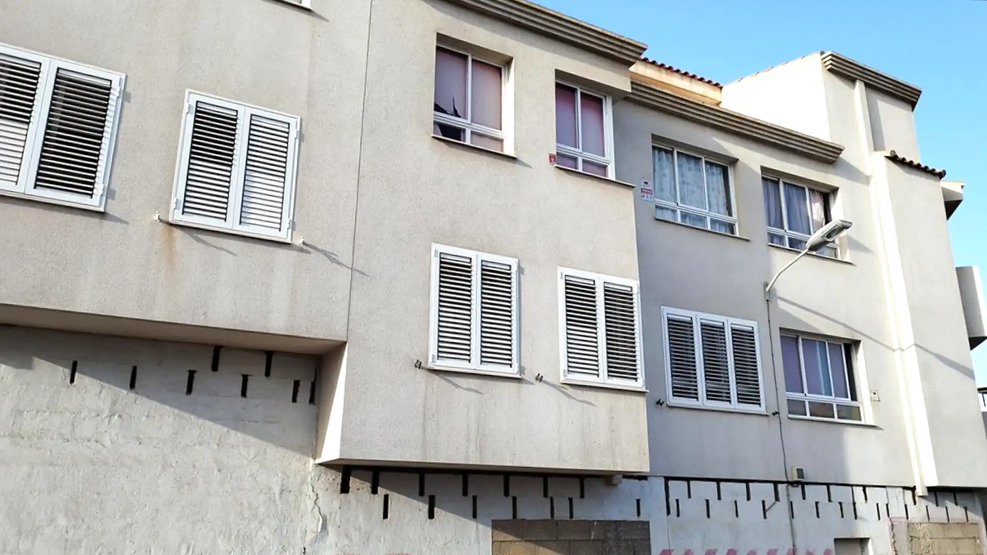 Außenansicht von Garage zum Verkauf in Telde