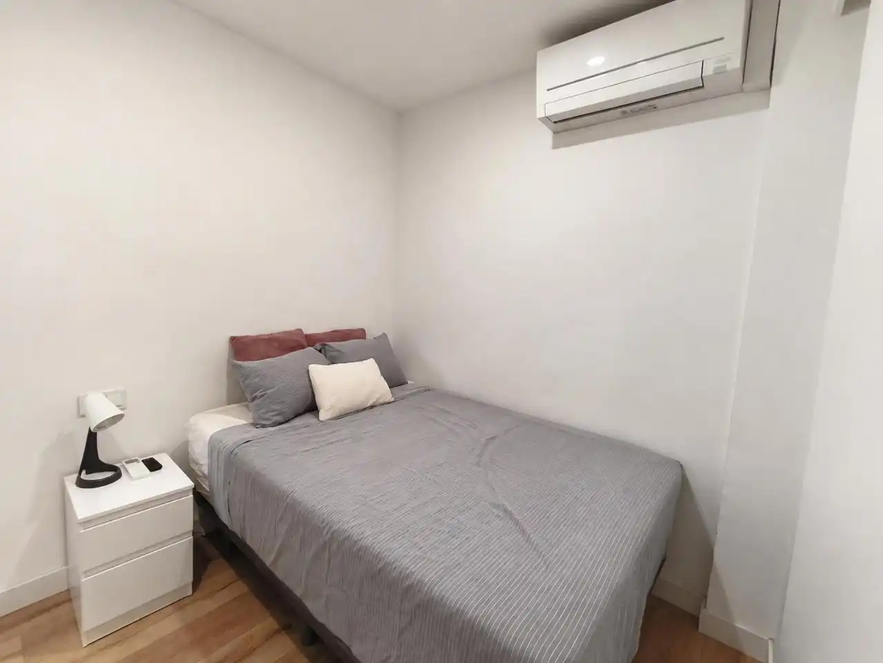 Habitación de Ático en venta en Barcelona con Aire acondicionado, Parquet y Amueblado