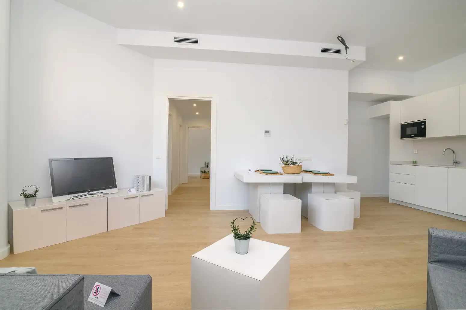 Sala d'estar de Pis en venda en Cornellà de Llobregat amb Calefacció, Parquet i Terrassa