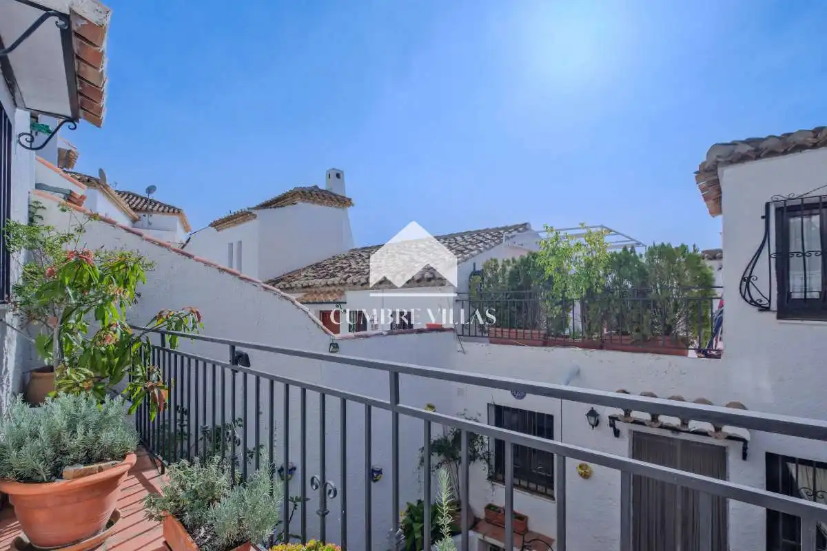 Vista exterior de Casa o xalet en venda en Salobreña amb Terrassa, Internet i Piscina comunitària