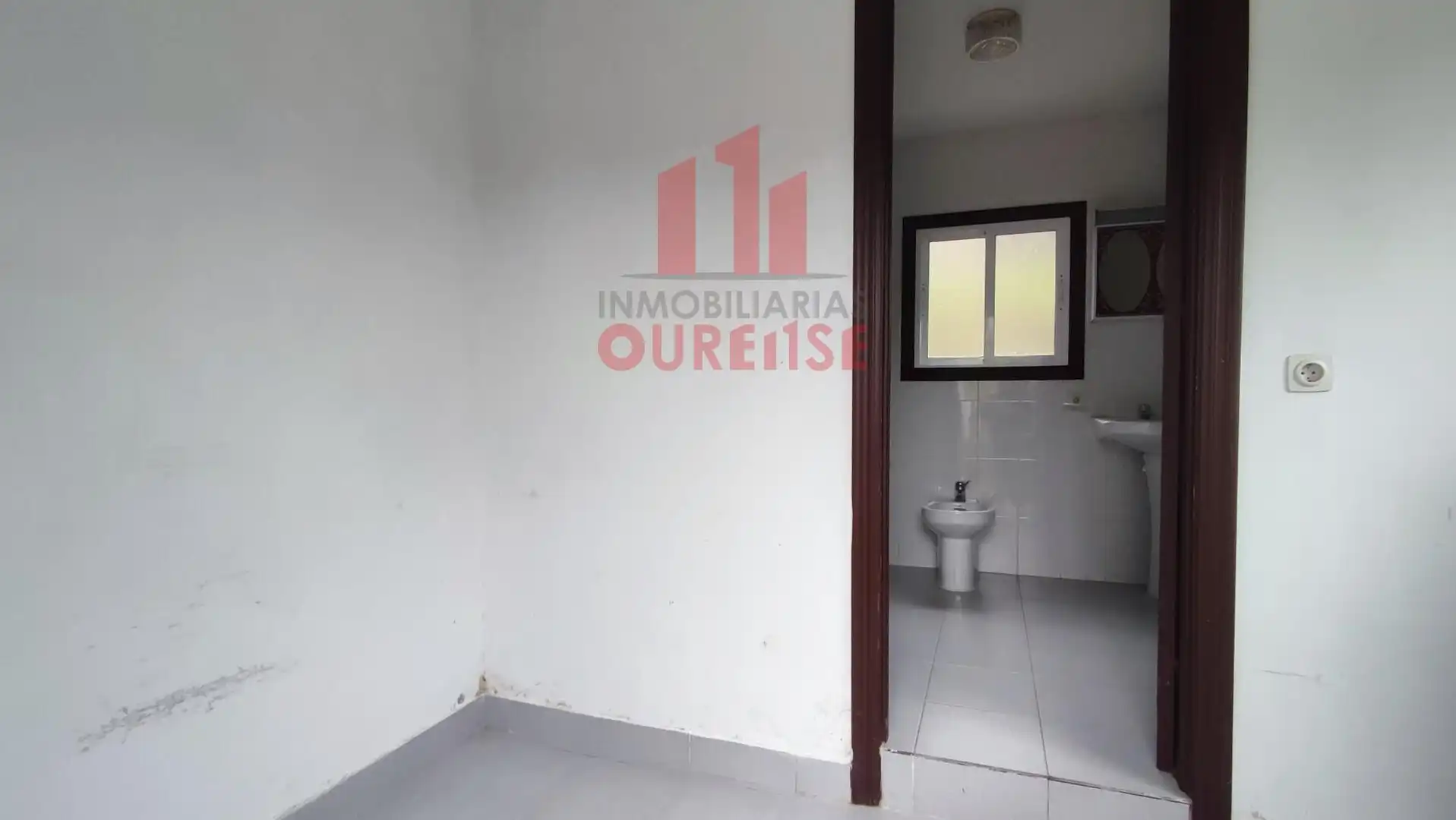 Dormitori de Casa o xalet en venda en Ourense Capital  amb Calefacció i Jardí privat