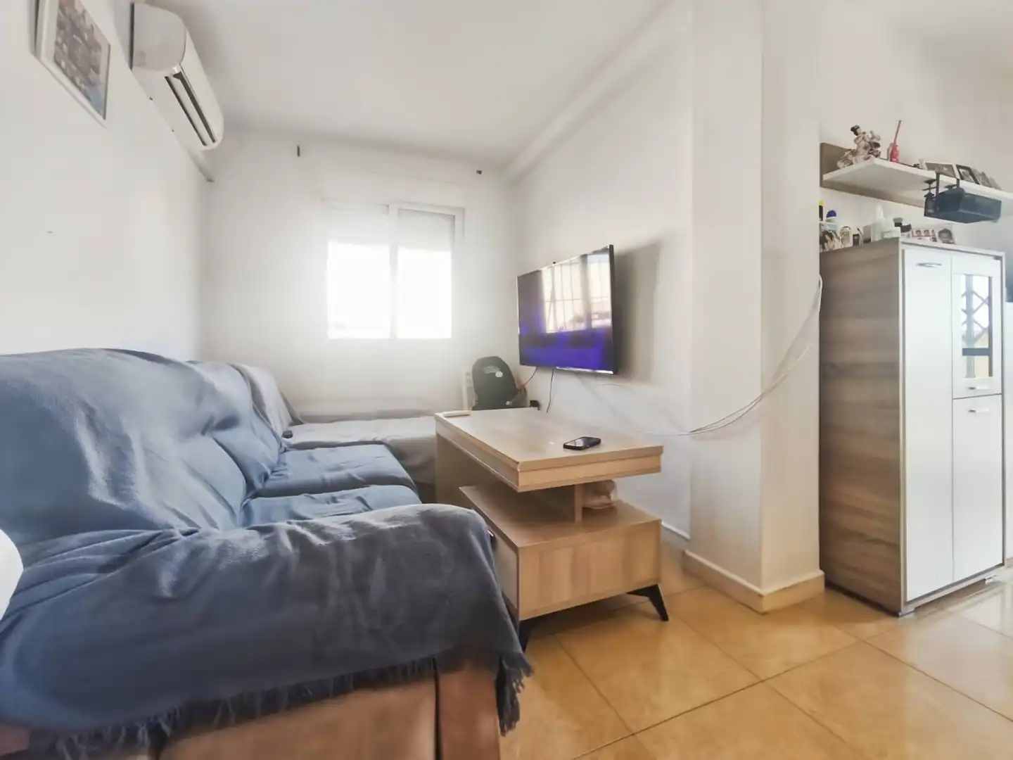 Sala d'estar de Àtic en venda en Almería amb Aire condicionat, Terrassa i Traster