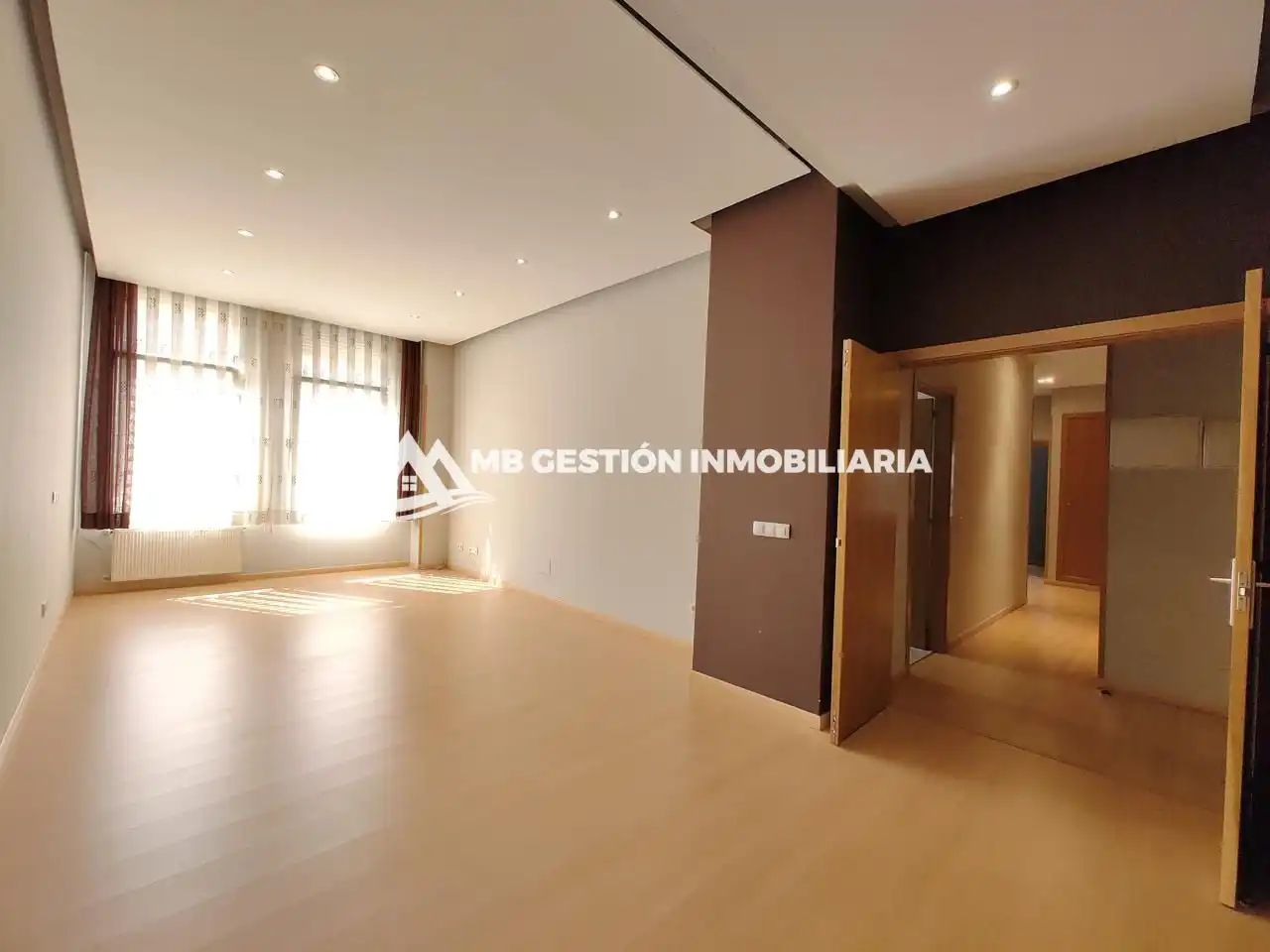 Sala de estar de Planta baja en venta en Fuenlabrada con Calefacción, Trastero y Piscina