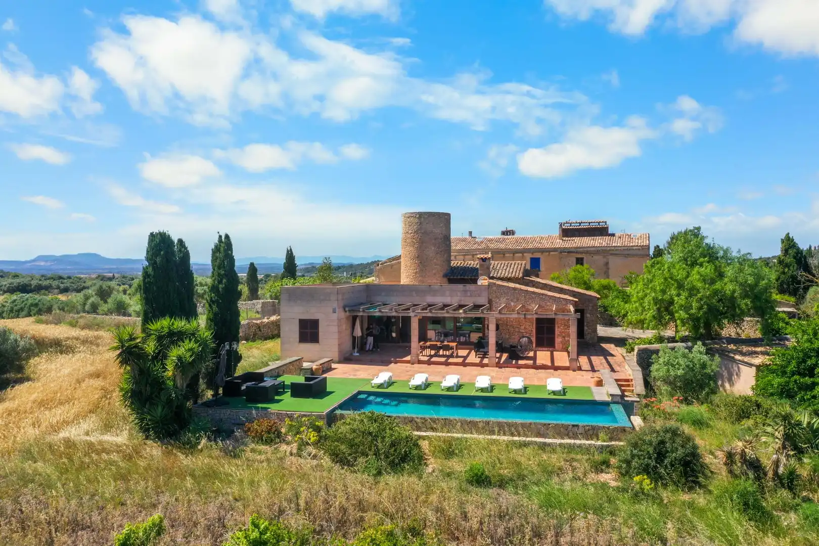 Vista exterior de Finca rústica en venda en Felanitx amb Traster, Piscina i Moblat