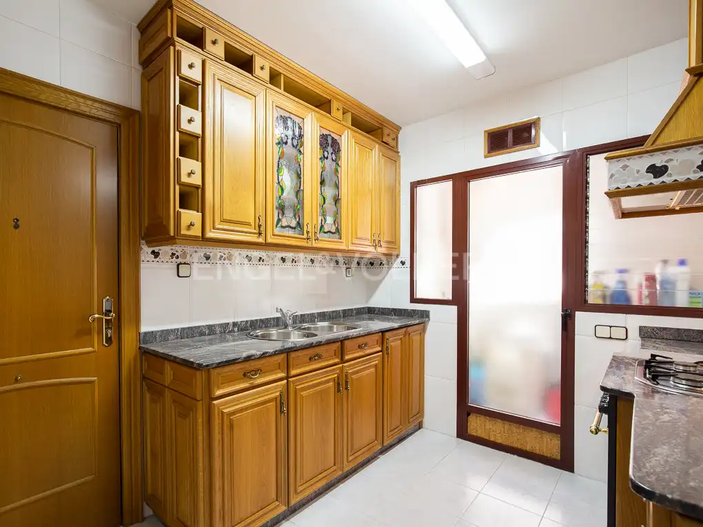Kitchen of Flat for sale in Valencia  with Air Conditioner, Heating and Balcony