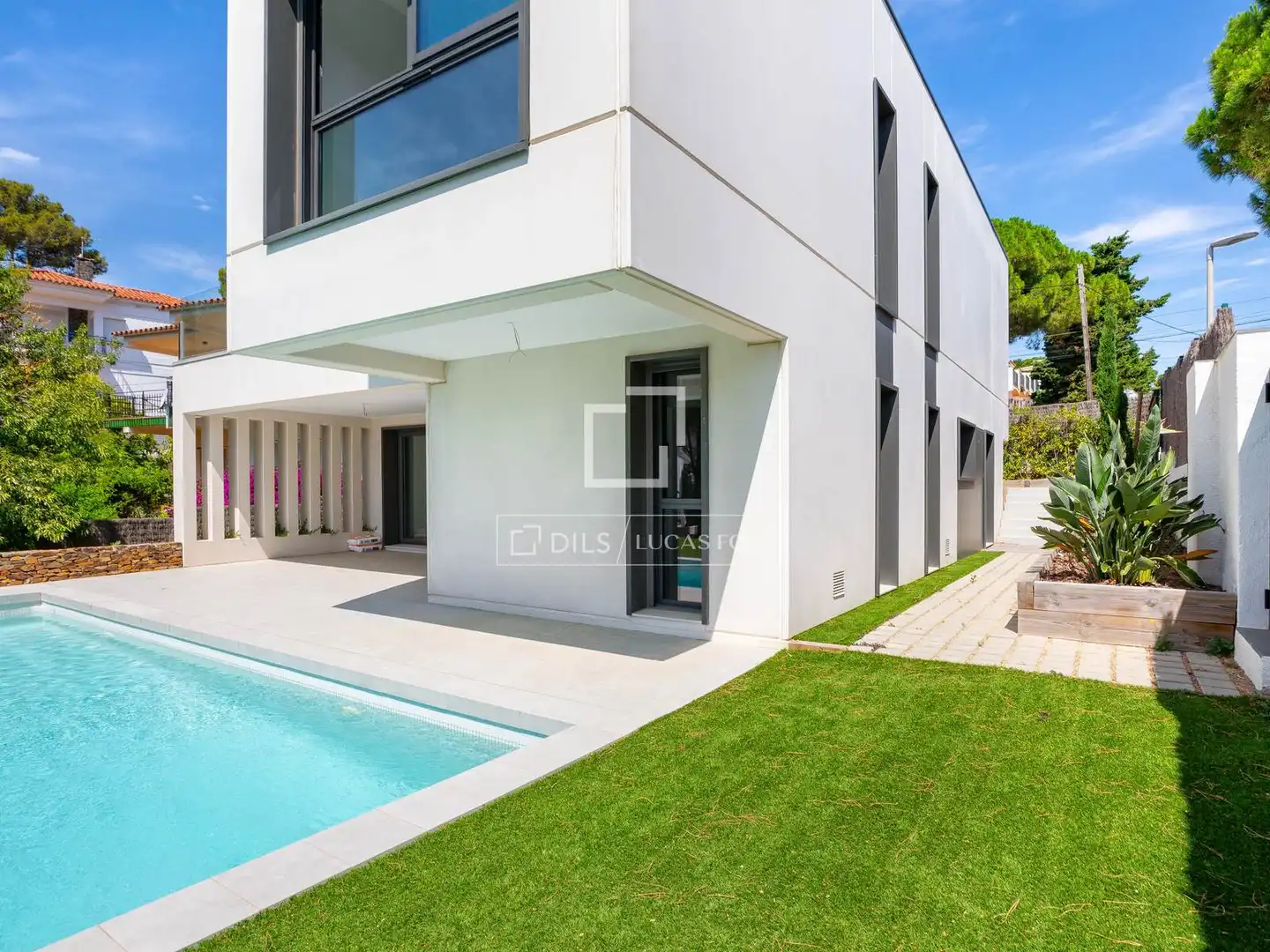 Vista exterior de Casa o xalet en venda en Llançà amb Aire condicionat, Calefacció i Jardí privat