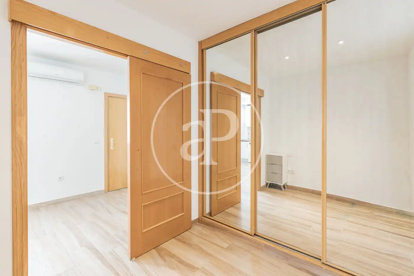 Flat for rent in Madrid  with Air Conditioner and Heating