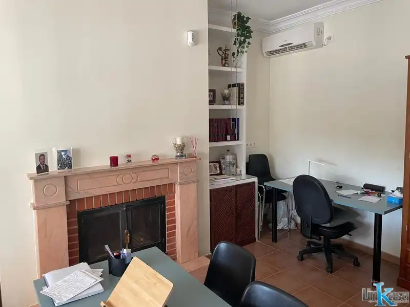 Sala d'estar de Casa o xalet en venda en Linares amb Jardí privat, Piscina i Moblat