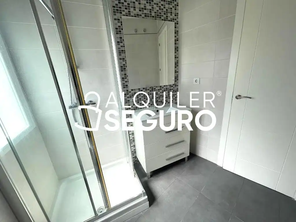 Bathroom of Flat for rent in Madrid  with Heating