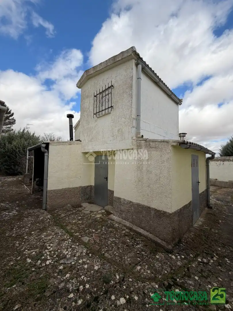 Vista exterior de Casa o chalet en venta en Villar de Cañas con Calefacción, Piscina y Amueblado