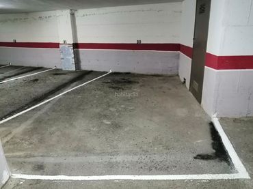 Einzelparkplatz zum Verkauf in Calle Turina 6