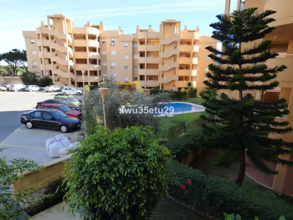 Apartamento con piscina en venta en Calahonda, imagen 10