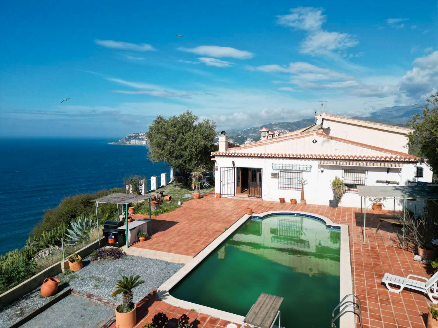 Vista exterior de Casa adosada en venda en Salobreña amb Piscina, Moblat i Alarma