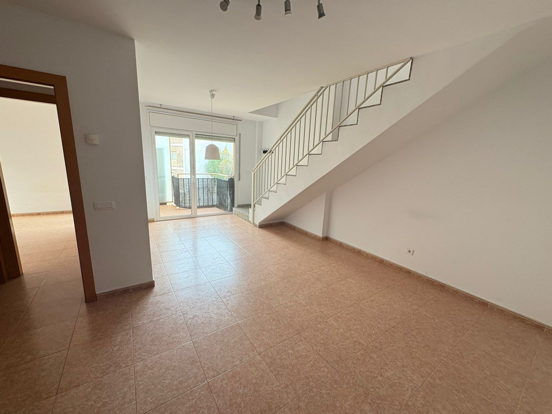 Duplex to rent in Figueres  with Heating, Terrace and Furnished