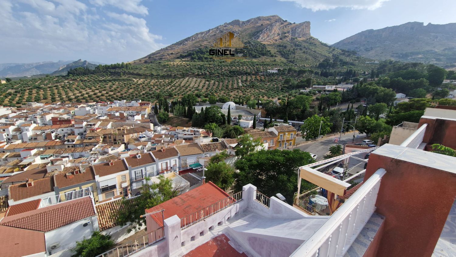 Vista exterior de Casa o xalet en venda en  Jaén Capital amb Aire condicionat, Terrassa i Balcó