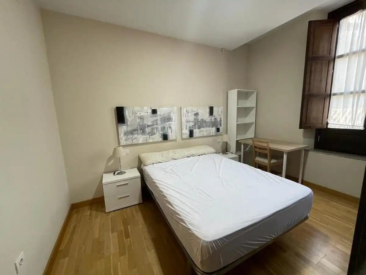 Schlafzimmer von Wohnungen zur Miete in Granada mit Klimaanlage, Heizung und Möbliert