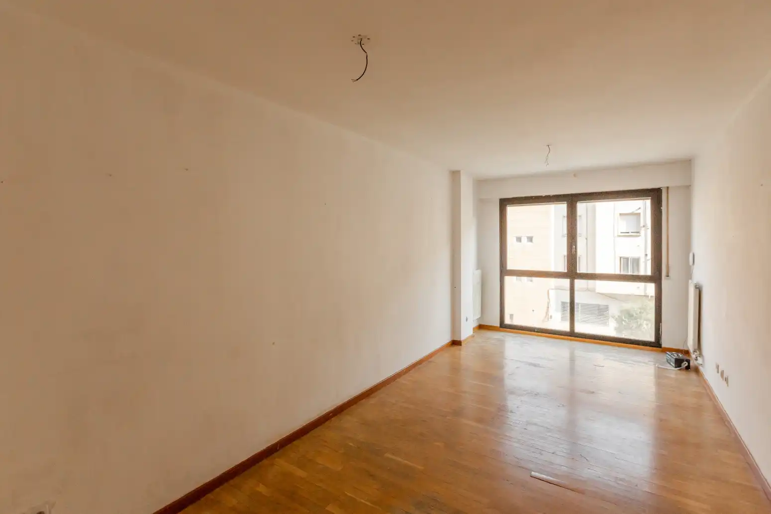 Sala d'estar de Pis en venda en  Pamplona / Iruña amb Calefacció, Parquet i Traster