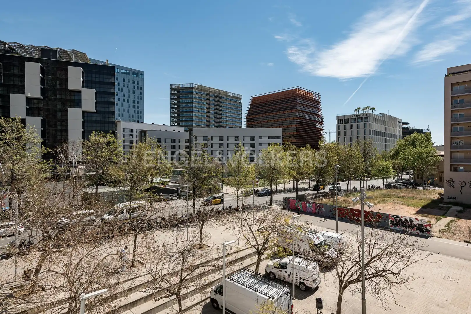 Vista exterior de Oficina en venda en Barcelona amb Aire condicionat i Terrassa