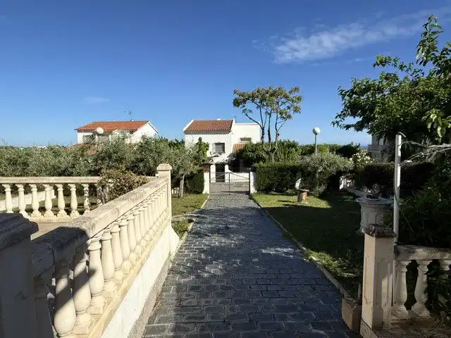 Vista exterior de Casa o chalet en venta en Vilanova i la Geltrú con Calefacción y Terraza
