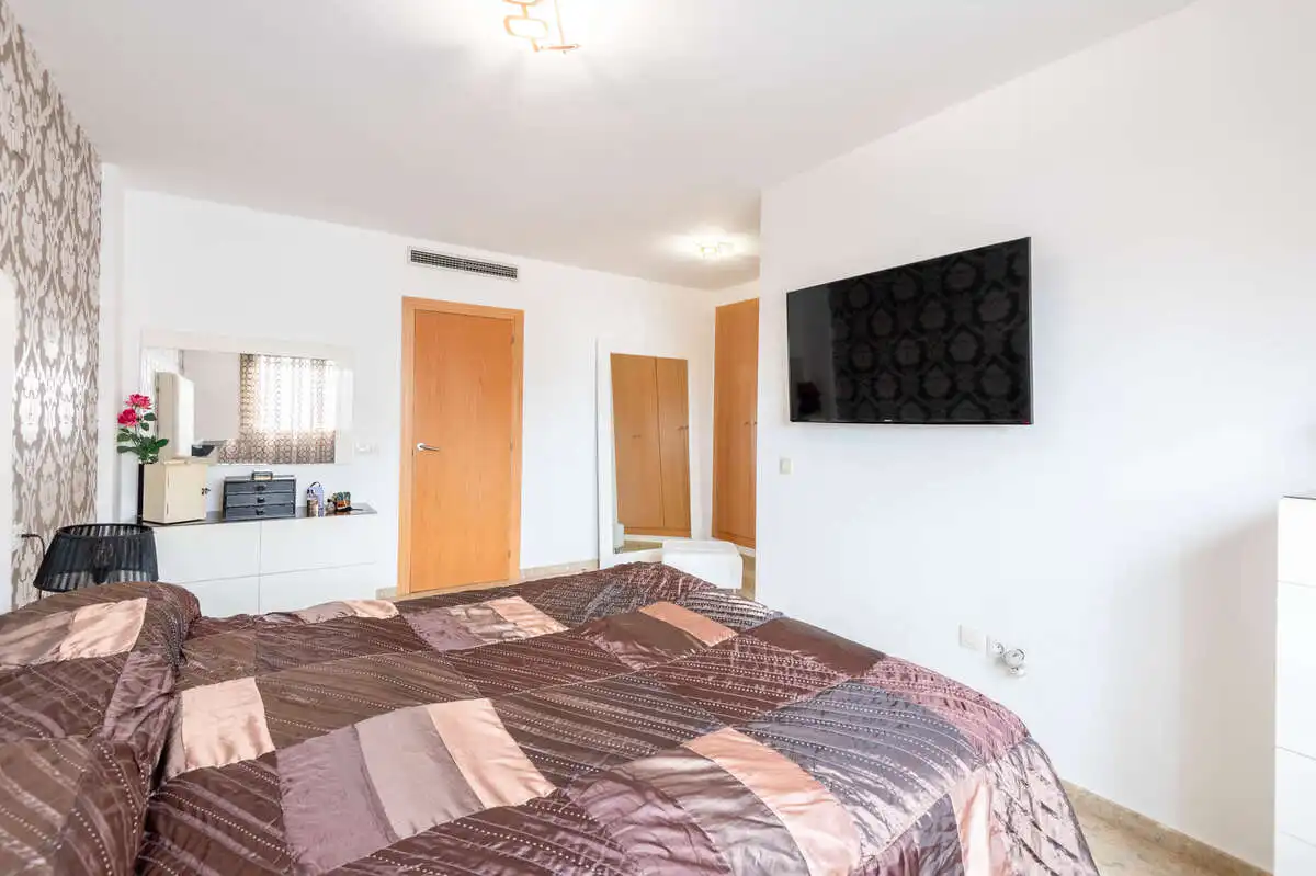 Habitación de Casa adosada en venta en Les Alqueries / Alquerías del Niño Perdido con Aire acondicionado, Calefacción y Jardín privado