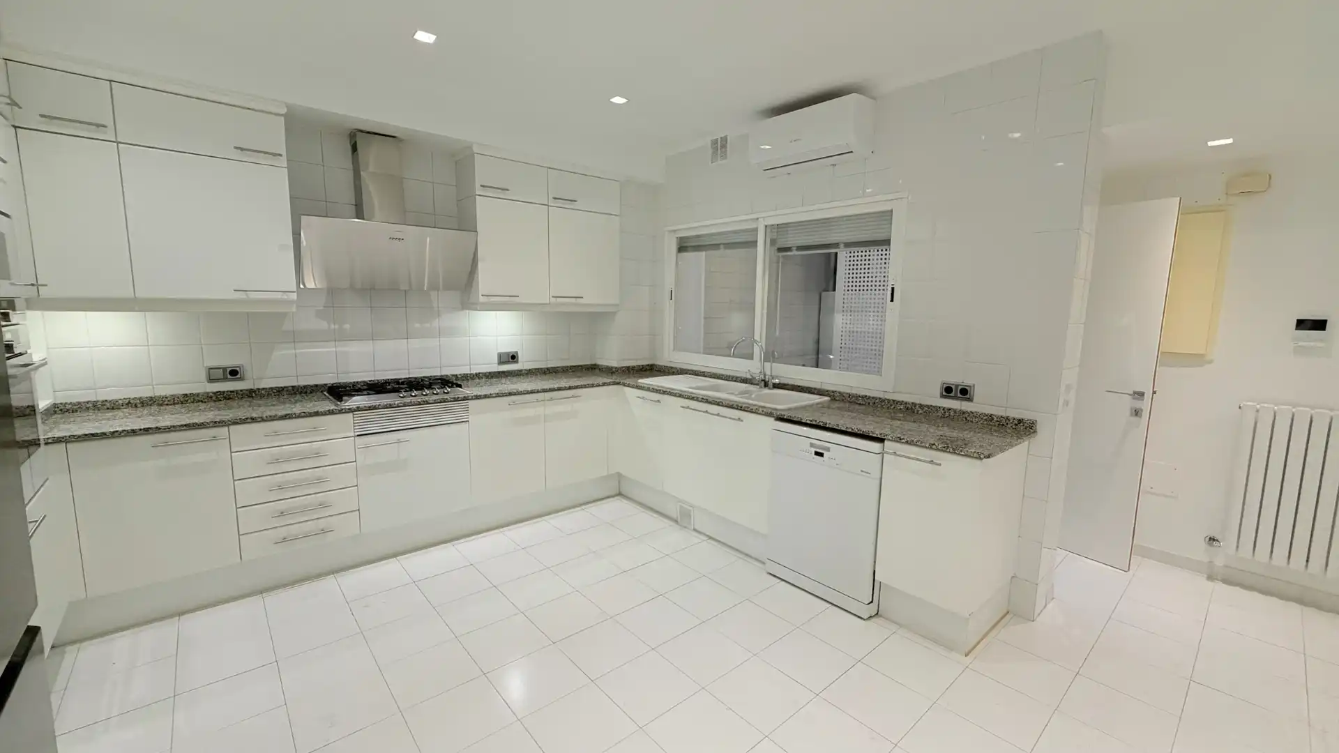 Kitchen of Flat for rent in  Palma de Mallorca  with Air Conditioner, Terrace and Oven