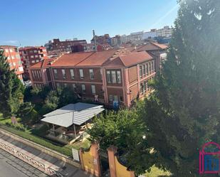 Vista exterior de Apartament en venda en León Capital 