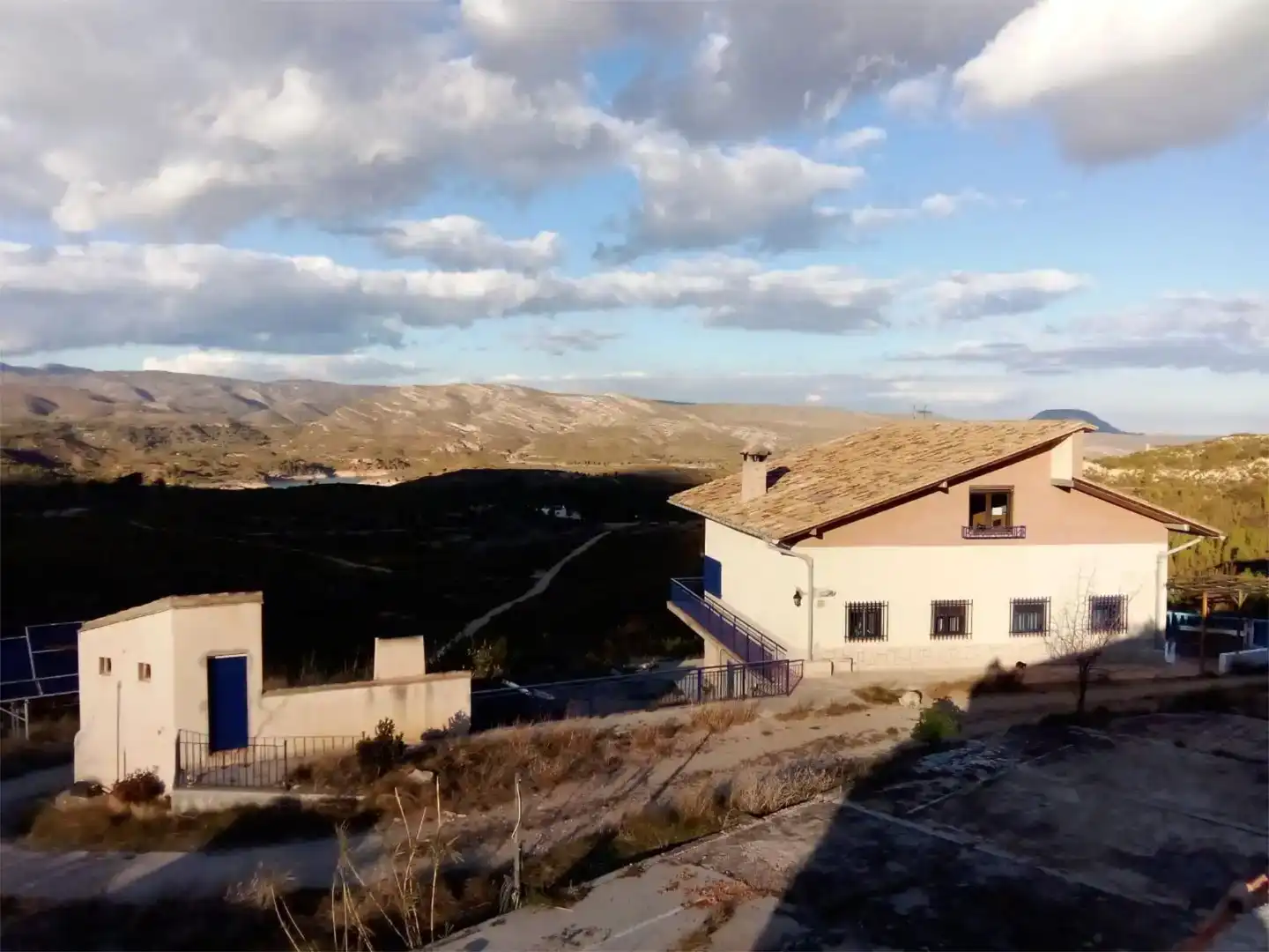 Vista exterior de Casa o xalet en venda en Yátova amb Balcó