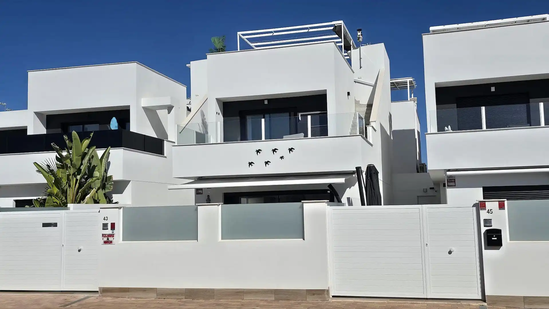Vista exterior de Casa o xalet en venda en San Pedro del Pinatar amb Terrassa, Traster i Balcó