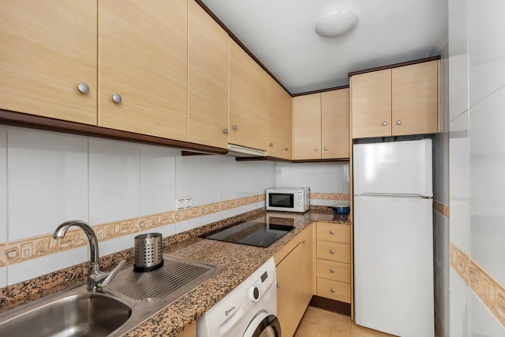 Cocina de Apartamento en venta en Torrevieja con Piscina, Amueblado y Microondas