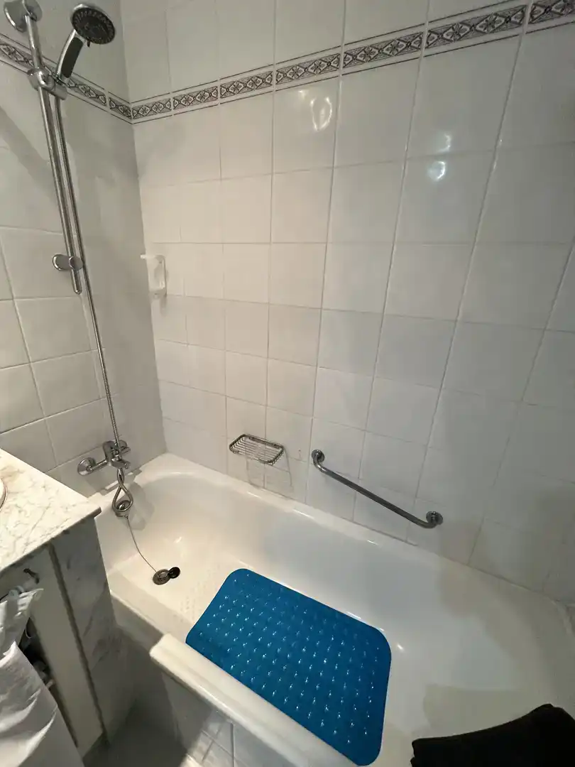 Bathroom of Study for rent in Puerto de la Cruz  with Air Conditioner, Swimming Pool and Balcony