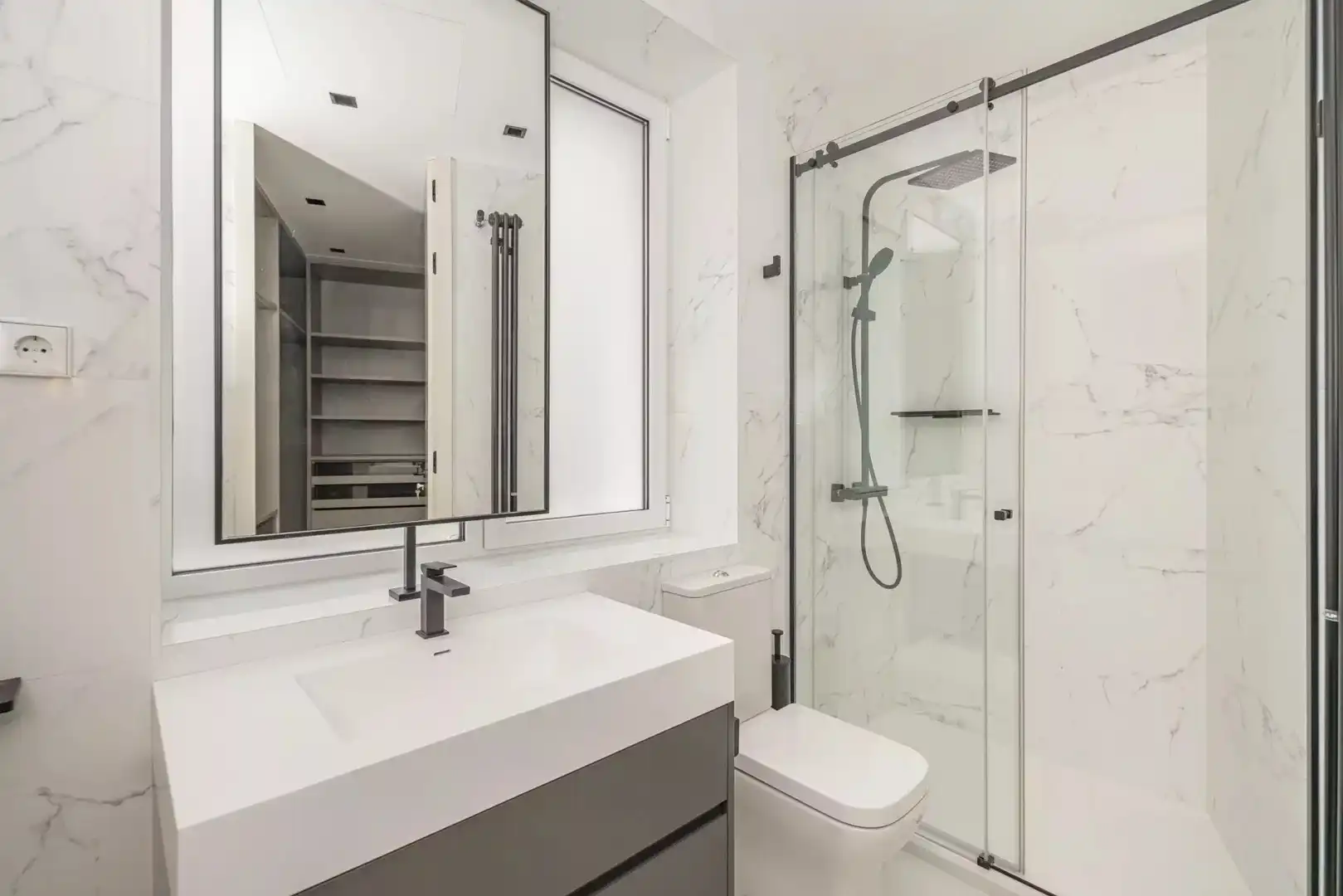 Badezimmer von Wohnung zum Verkauf in Madrid mit Klimaanlage, Heizung und Abstellraum