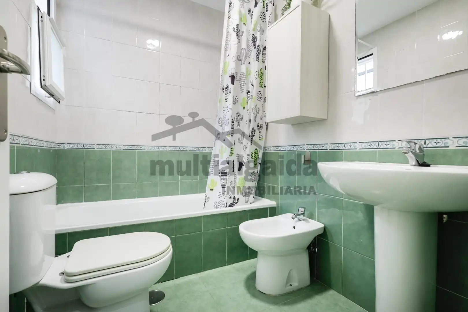 Bathroom of Flat for sale in Sanlúcar de Barrameda  with Air Conditioner, Storage room and Balcony