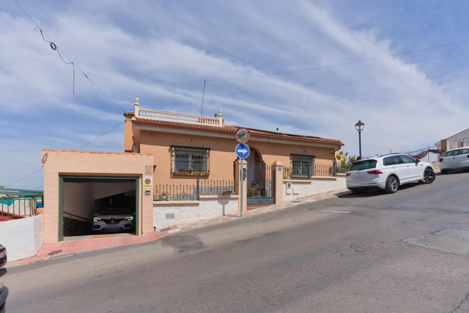 Vista exterior de Casa o chalet en venta en Cájar con Aire acondicionado, Calefacción y Jardín privado
