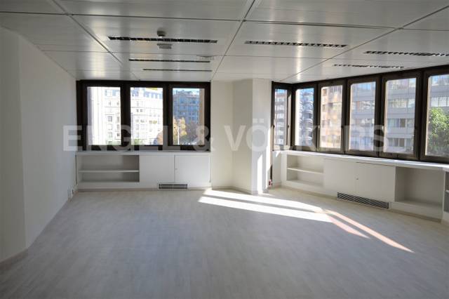 Oficina en Alquiler en Barri de les Corts